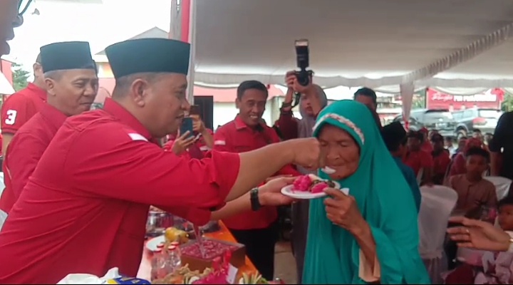 HUT Ke-52 PDIP, Ketua DPC Banyuasin Santuni Anak Yatim Dan Lansia