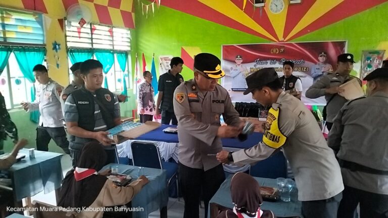 151 Pelajar SDN 3 Muara Padang Terima Makanan Sehat Bergizi Dari Polres Banyuasin