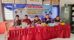 Pemdes Rimba Terap Salurkan BLT-DD Dan Insentif, Ini Harapan Abdul Hakim